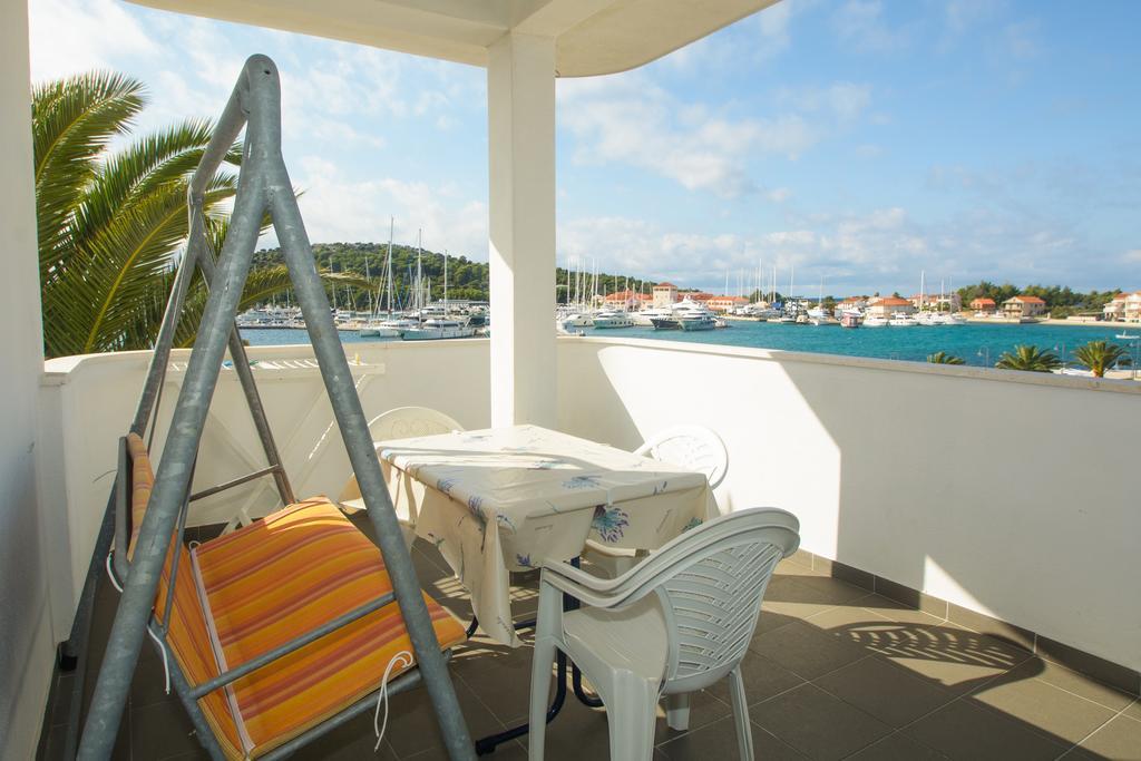 Apartments Jerkunica Rogoznica  Pokoj fotografie
